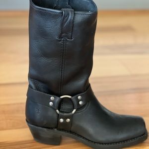 LIKE NEW Frye Black Harness 12r Boots FREE SHIP